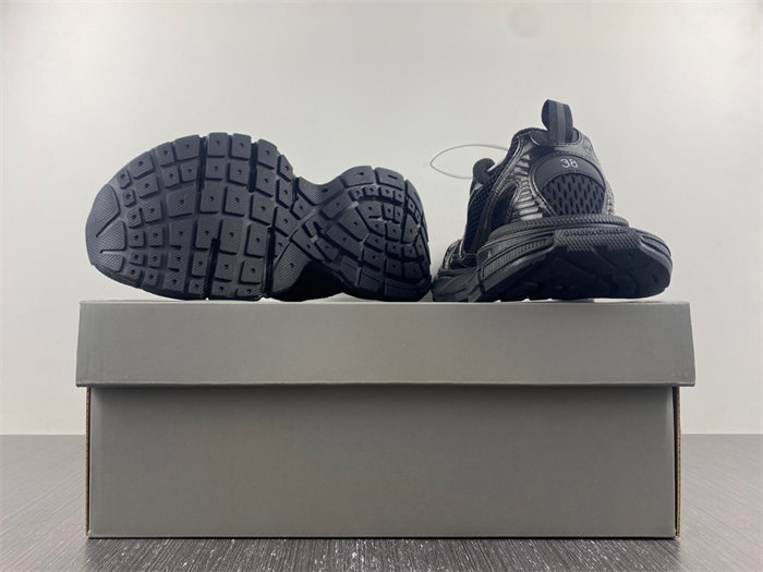 BALENCIAGA -PHANTOM SNEAKER