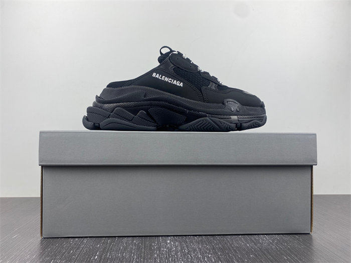 BALENCIAGA TRIPLE S 755686 W3SM2 1000