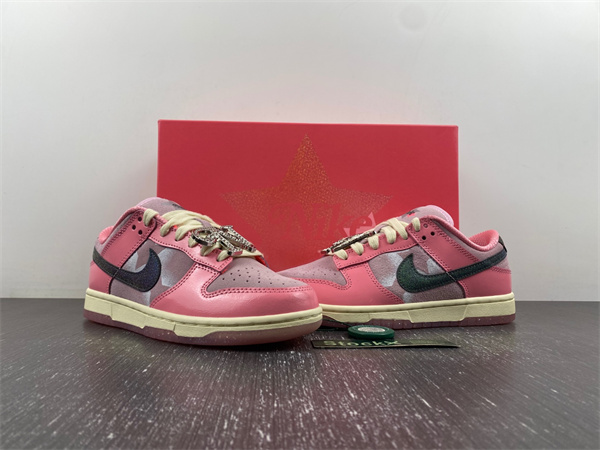 Nike Dunk Low “Barbie”