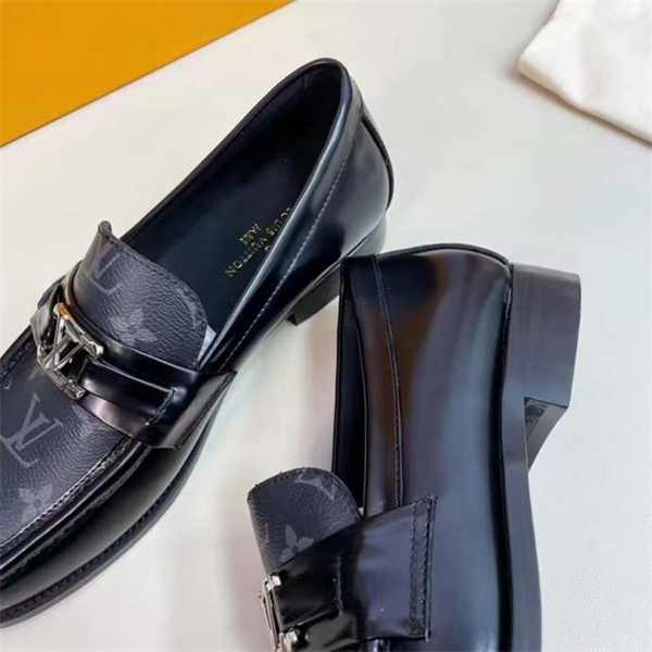 Lv Loafer 047
