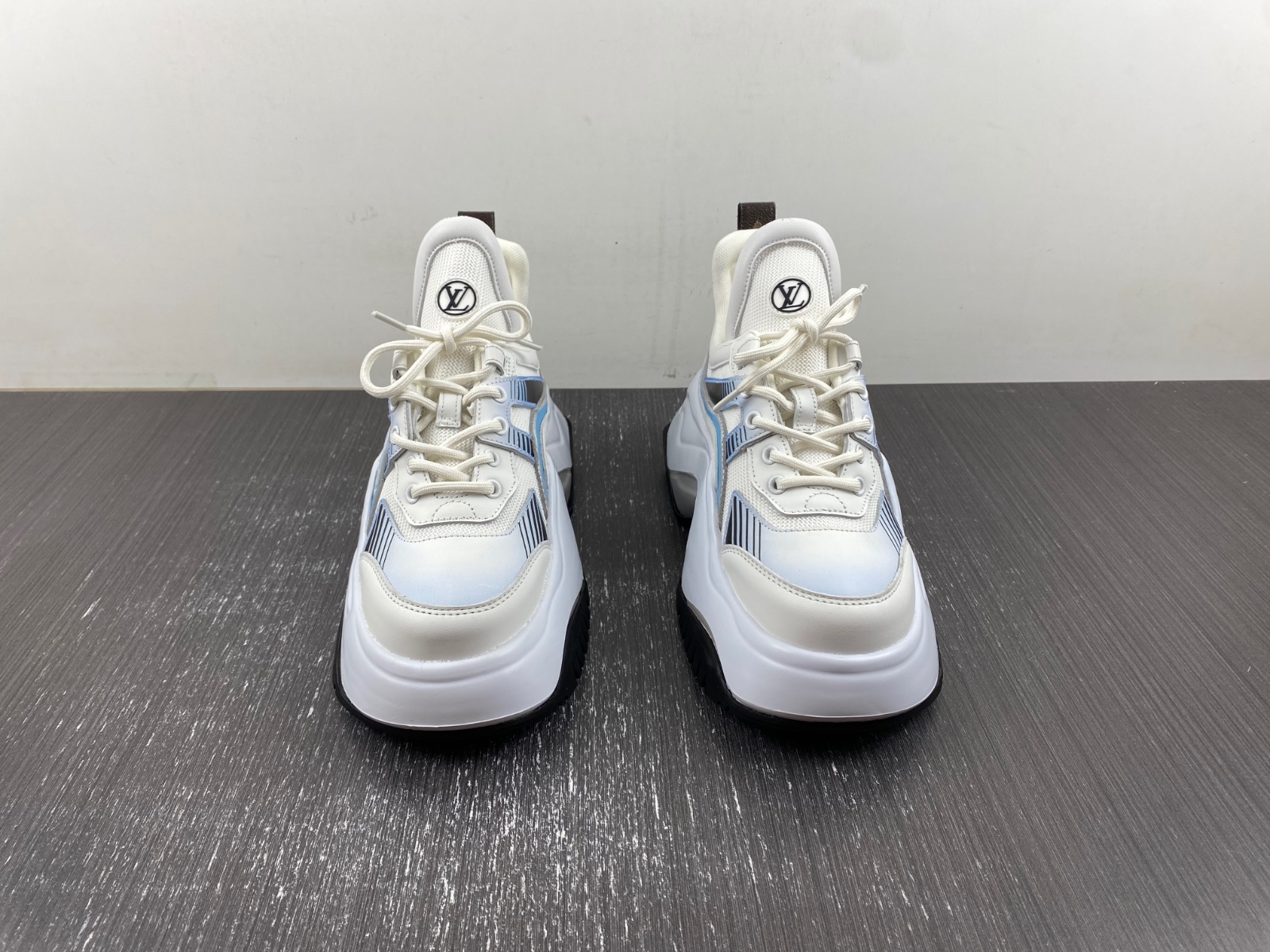 1 Vuitton Archlight Sneakers LV 2