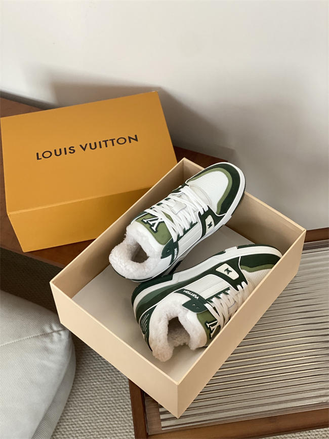 Lv Trainer Sneaker 41