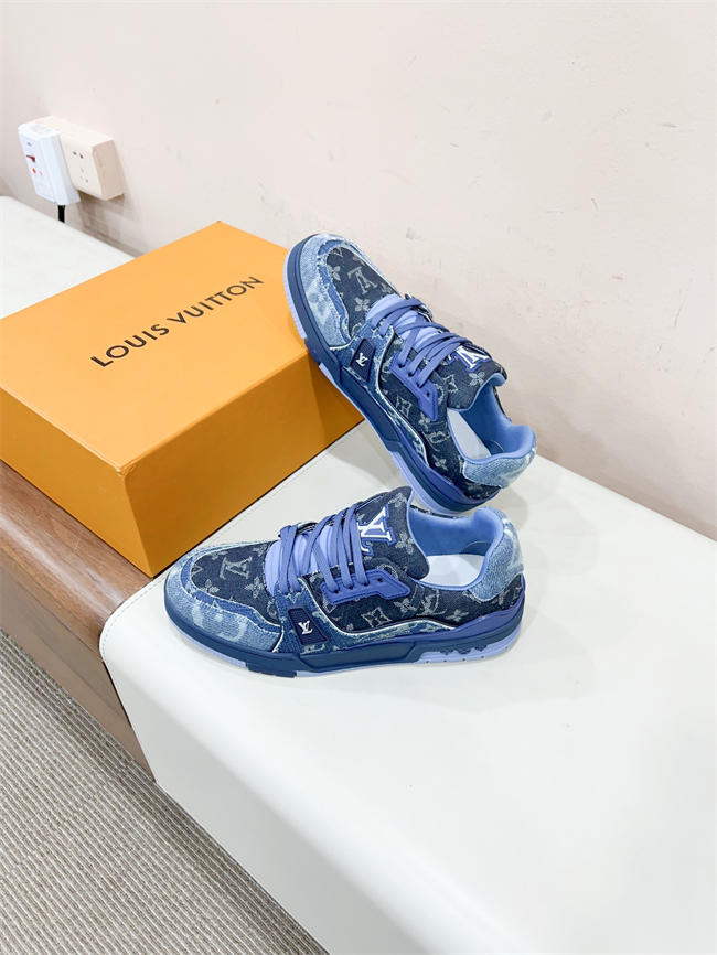 Lv Trainer Sneaker 44