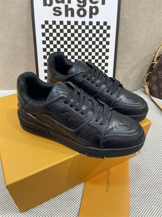 Lv Trainer Sneaker 90