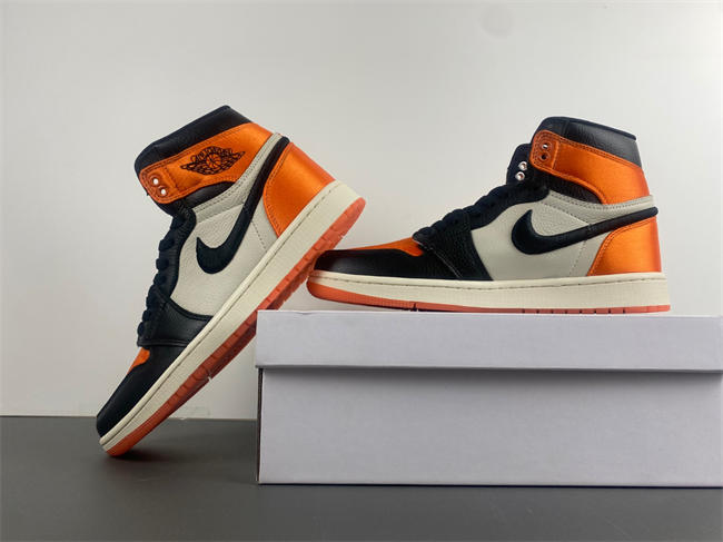Air Jordan 1 Retro High OG Satin Shattered Backboard AV3725-010