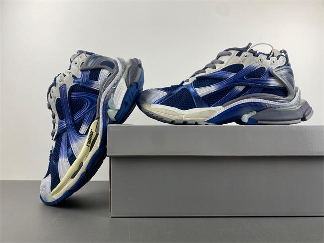 Balenciaga 772774 WRUNG 2410