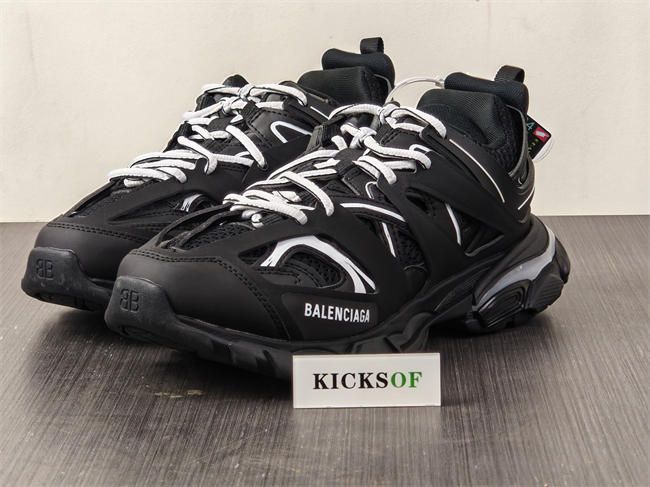 BLCG TRACK SNEAKER 542023 W1GB1 2045 with LED