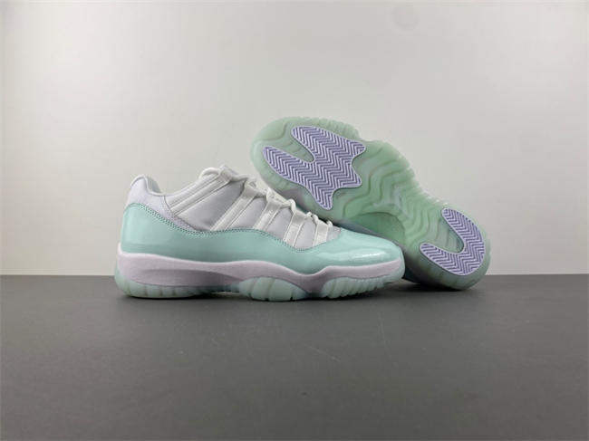Air Jordan 11 Low “Igloo”
