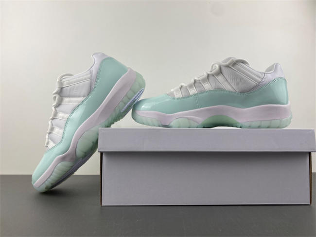 Air Jordan 11 Low “Igloo”