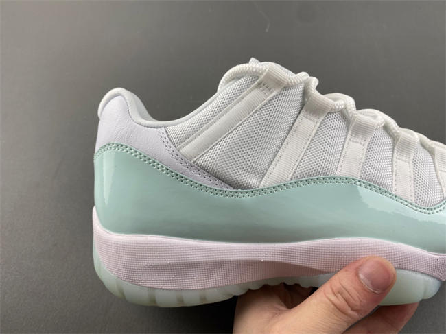 Air Jordan 11 Low “Igloo”