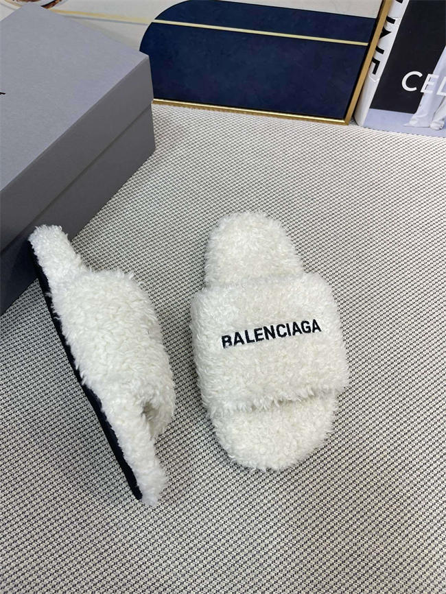 BLCG SLIPPERS