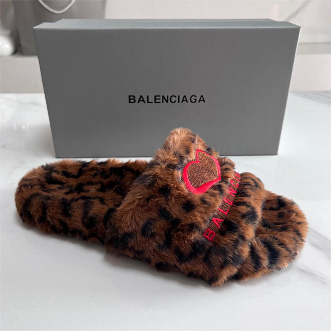 BLCG SLIPPERS